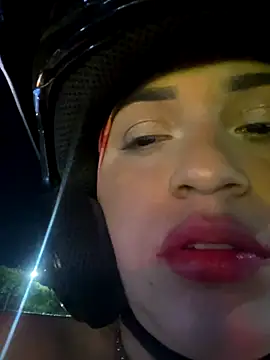 Snapshot of perlita05 chatting on 12/14/25, 12:49 perlita05 online show from 12/14/25, 12:49