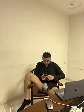 Snapshot of ShaoZian_1 chatting on 10/20/25, 11:43 ShaoZian 1 online show from 10/20/25, 11:43