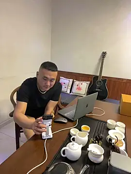 Snapshot of ShaoZian_1 chatting on 11/02/25, 04:42 ShaoZian 1 online show from 11/02/25, 04:42