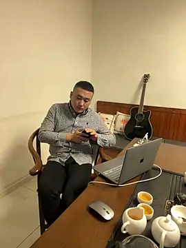 Snapshot of ShaoZian_1 chatting on 11/10/25, 09:41 ShaoZian 1 online show from 11/10/25, 09:41