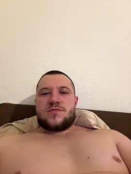 Snapshot of klydick chatting on 12/24/24, 12:11 klydick online show from 12/24/24, 12:11
