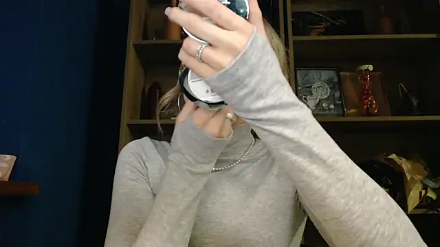 Snapshot of Your_Jessy chatting on 11/17/25, 01:06 Your Jessy online show from 11/17/25, 01:06