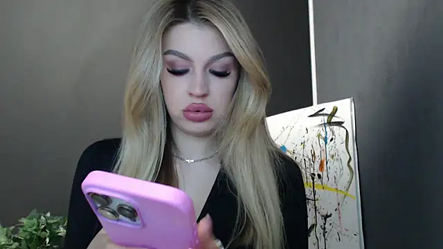 Snapshot of Your_Jessy chatting on 04/14/26, 01:06 Your Jessy online show from 04/14/26, 01:06