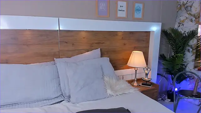 EmaBakker online show from 09/18/25, 05:59