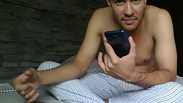 Snapshot of Sexylatin64 chatting on 04/15/26, 03:52 Sexylatin64 online show from 04/15/26, 03:52