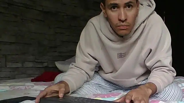 Snapshot of Sexylatin64 chatting on 04/19/26, 06:10 Sexylatin64 online show from 04/19/26, 06:10