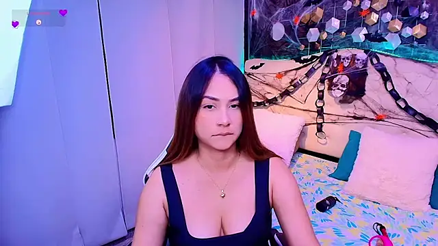 Snapshot of Love_Ainhoa chatting on 10/15/25, 02:39 Love Ainhoa online show from 10/15/25, 02:39