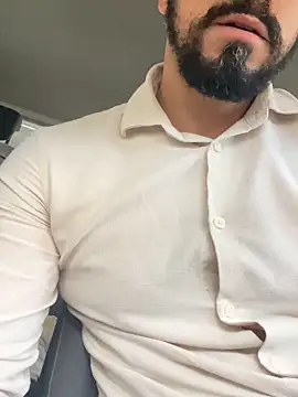 Snapshot of Edbero chatting on 10/13/25, 02:28 Edbero online show from 10/13/25, 02:28