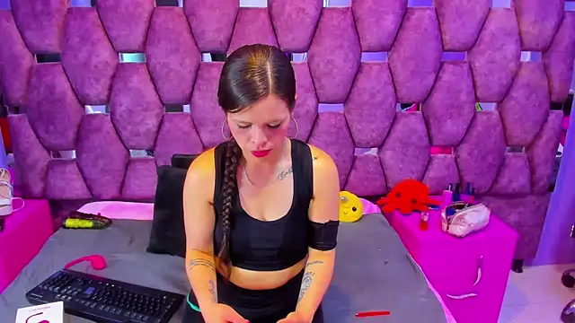 Mariana Benett online show from 10/07/25, 08:50