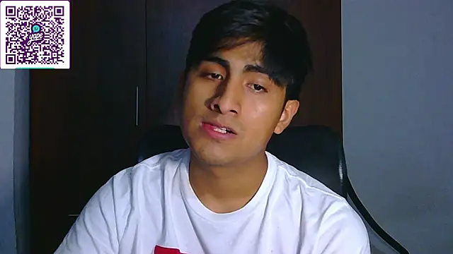 Snapshot of CzarPM chatting on 12/15/25, 02:05 CzarPM online show from 12/15/25, 02:05