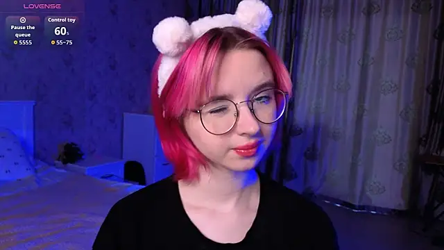 Nora Failure online show from 09/21/25, 03:08