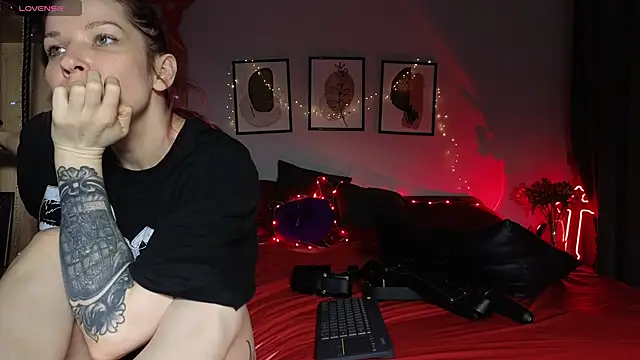 Snapshot of Devil_s_bride chatting on 09/20/25, 03:35 Devil s bride online show from 09/20/25, 03:35