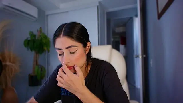 Snapshot of auroracaruso11 chatting on 09/21/25, 09:27 auroracaruso11 online show from 09/21/25, 09:27