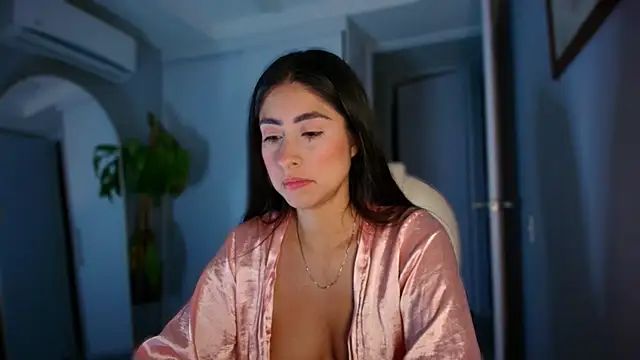 Snapshot of auroracaruso11 chatting on 10/03/25, 11:18 auroracaruso11 online show from 10/03/25, 11:18