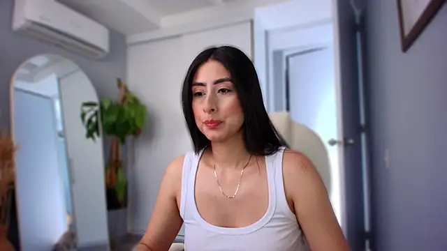 Snapshot of auroracaruso11 chatting on 10/05/25, 12:03 auroracaruso11 online show from 10/05/25, 12:03