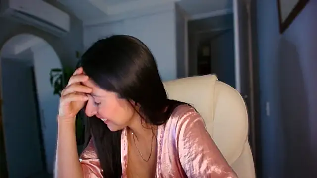 Snapshot of auroracaruso11 chatting on 10/06/25, 12:08 auroracaruso11 online show from 10/06/25, 12:08