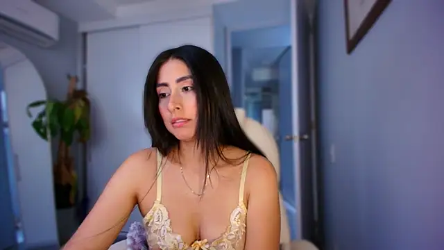 Snapshot of auroracaruso11 chatting on 10/23/25, 08:40 auroracaruso11 online show from 10/23/25, 08:40