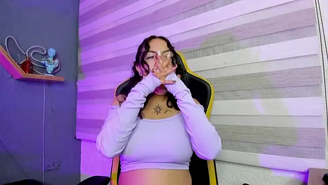 Liittleluaa  online show from 12/14/24, 01:05