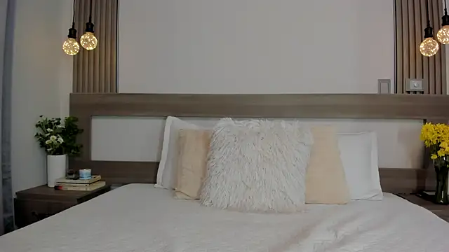 SaraGomez1 online show from 12/15/24, 01:02