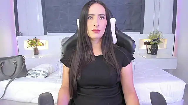 SaraGomez1 online show from 09/29/25, 02:00