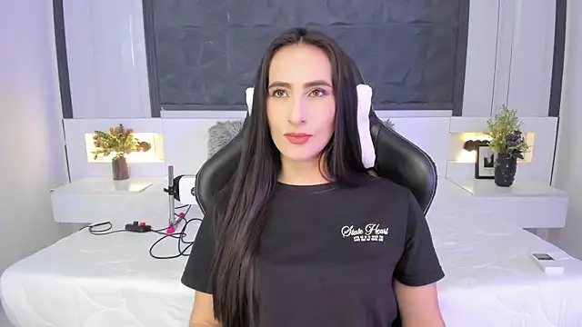 SaraGomez1 online show from 10/02/25, 04:03