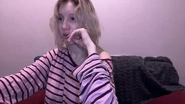 Snapshot of moundliicht1 chatting on 10/07/25, 09:12 moundliicht1 online show from 10/07/25, 09:12