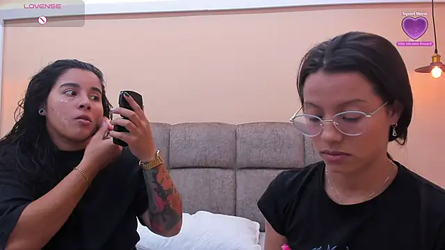 Snapshot of Dilan_y_Mia chatting on 12/23/24, 01:56 Dilan y Mia online show from 12/23/24, 01:56