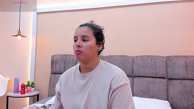 Snapshot of Dilan_y_Mia chatting on 01/07/25, 12:20 Dilan y Mia online show from 01/07/25, 12:20