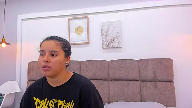 Snapshot of Dilan_y_Mia chatting on 01/29/25, 01:07 Dilan y Mia online show from 01/29/25, 01:07