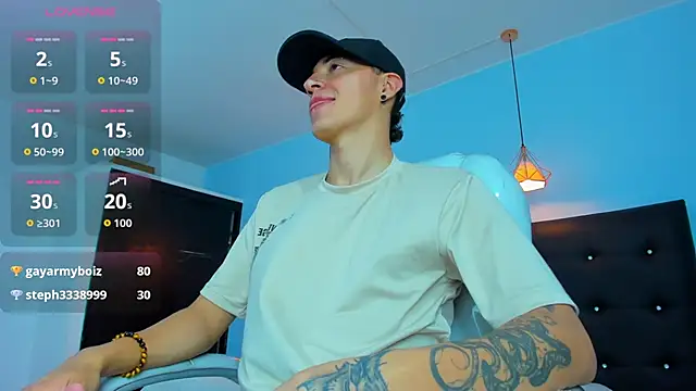 Snapshot of Lobo_17_ chatting on 10/29/25, 03:42 Lobo 17 online show from 10/29/25, 03:42