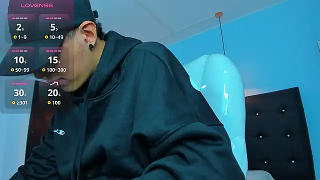 Snapshot of Lobo_17_ chatting on 10/30/25, 03:52 Lobo 17 online show from 10/30/25, 03:52