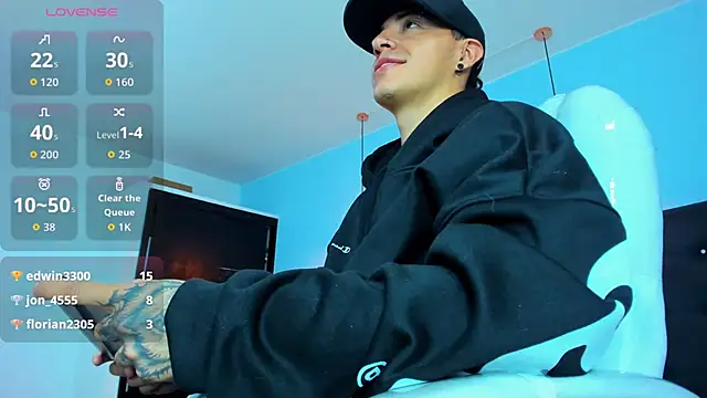 Snapshot of Lobo_17_ chatting on 11/01/25, 03:52 Lobo 17 online show from 11/01/25, 03:52