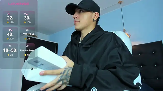 Snapshot of Lobo_17_ chatting on 11/04/25, 03:38 Lobo 17 online show from 11/04/25, 03:38