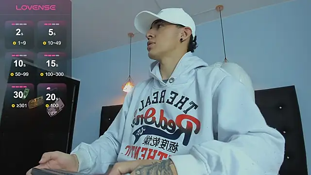 Snapshot of Lobo_17_ chatting on 11/07/25, 03:39 Lobo 17 online show from 11/07/25, 03:39