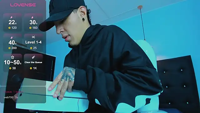 Snapshot of Lobo_17_ chatting on 11/08/25, 03:39 Lobo 17 online show from 11/08/25, 03:39