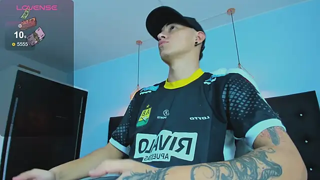 Snapshot of Lobo_17_ chatting on 11/09/25, 03:49 Lobo 17 online show from 11/09/25, 03:49