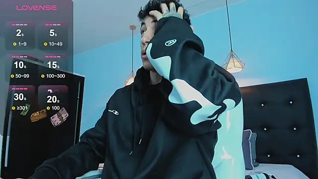 Snapshot of Lobo_17_ chatting on 11/11/25, 03:39 Lobo 17 online show from 11/11/25, 03:39