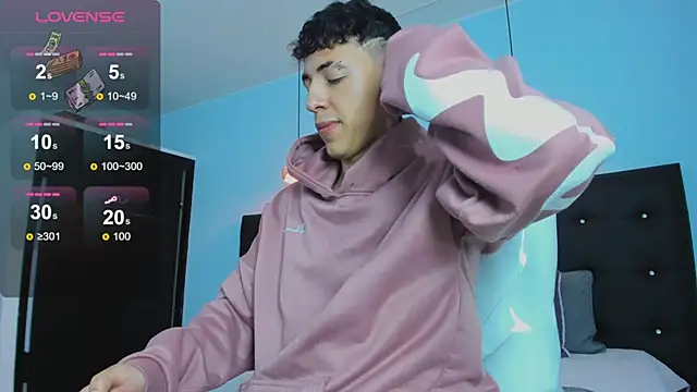 Snapshot of Lobo_17_ chatting on 11/12/25, 03:51 Lobo 17 online show from 11/12/25, 03:51