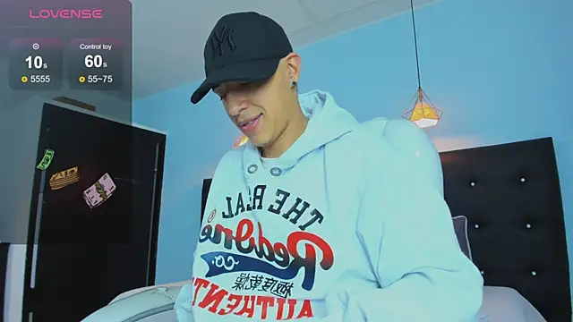 Snapshot of Lobo_17_ chatting on 11/13/25, 03:49 Lobo 17 online show from 11/13/25, 03:49