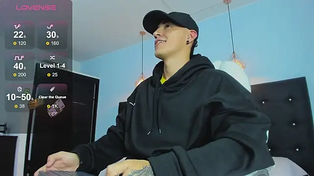 Snapshot of Lobo_17_ chatting on 11/14/25, 03:16 Lobo 17 online show from 11/14/25, 03:16