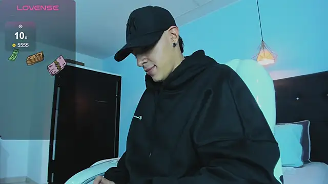 Snapshot of Lobo_17_ chatting on 11/16/25, 03:45 Lobo 17 online show from 11/16/25, 03:45