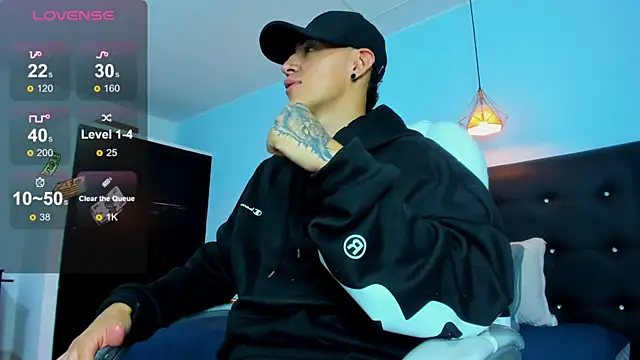 Snapshot of Lobo_17_ chatting on 11/19/25, 03:39 Lobo 17 online show from 11/19/25, 03:39