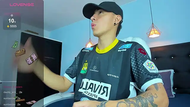 Snapshot of Lobo_17_ chatting on 11/23/25, 03:39 Lobo 17 online show from 11/23/25, 03:39