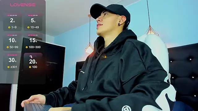 Snapshot of Lobo_17_ chatting on 11/27/25, 03:19 Lobo 17 online show from 11/27/25, 03:19