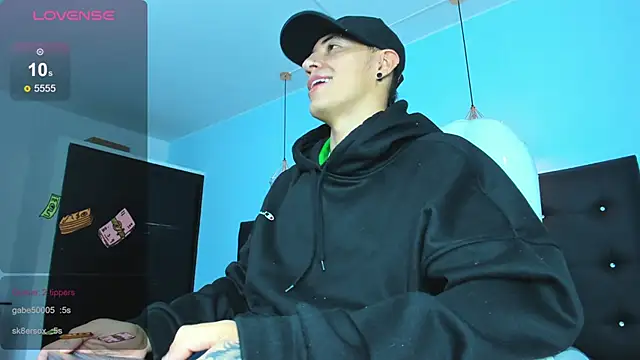 Snapshot of Lobo_17_ chatting on 11/30/25, 03:43 Lobo 17 online show from 11/30/25, 03:43