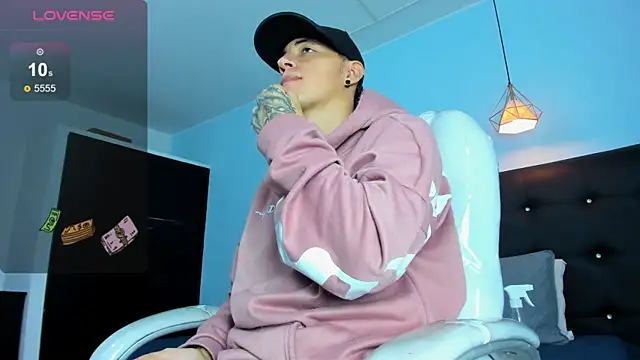 Snapshot of Lobo_17_ chatting on 12/03/25, 03:47 Lobo 17 online show from 12/03/25, 03:47