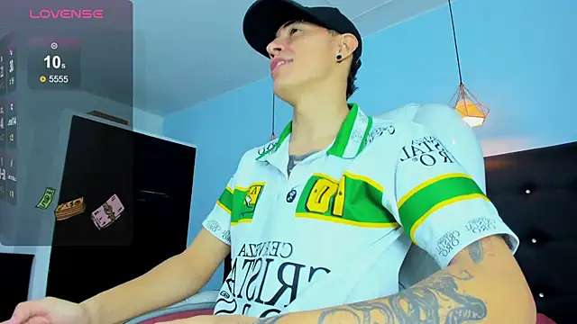 Snapshot of Lobo_17_ chatting on 12/04/25, 03:49 Lobo 17 online show from 12/04/25, 03:49