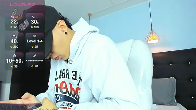 Snapshot of Lobo_17_ chatting on 12/14/25, 03:45 Lobo 17 online show from 12/14/25, 03:45