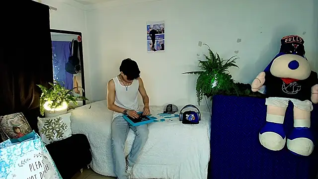 twink sebas  online show from 10/17/25, 03:20