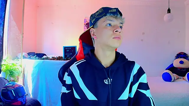 twink sebas  online show from 11/18/25, 03:38